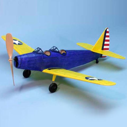 Gebautes Modellflugzeug einer Fairchild Pt-19 aus Balsaholz mit Gummimotorantrieb