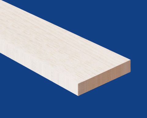 Balsa Holzplatte für Modellbau und Bastelprojekte auf blauem Hintergrund. Ideal für leichte Konstruktionen und kreative Anwendungen.