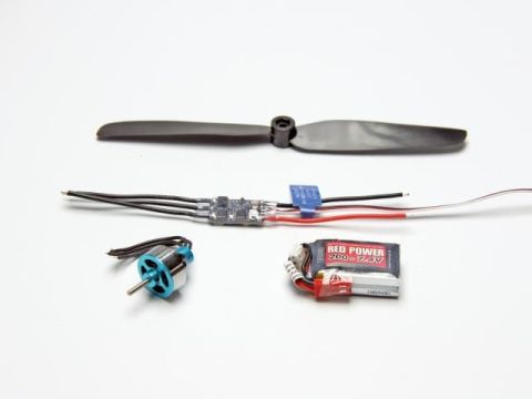 Brushless Antriebsset Nano 9g für Pichler Elektromotoren, bestehend aus Motor, Regler, Propeller und Akku. Ideal für den Einsatz in RC-Modellen.