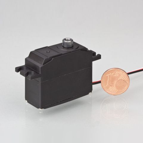 Krick Midi Servo 2530D MG BB Digital für präzise Steuerung im Modellbau und Robotik, neben einer Münze zur Größeneinschätzung.