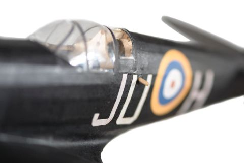 Spitfire Cockpit von vorne Vintage Model Company